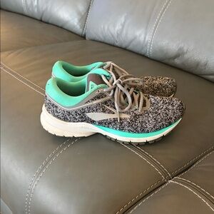 Women's Brooks Launch 5